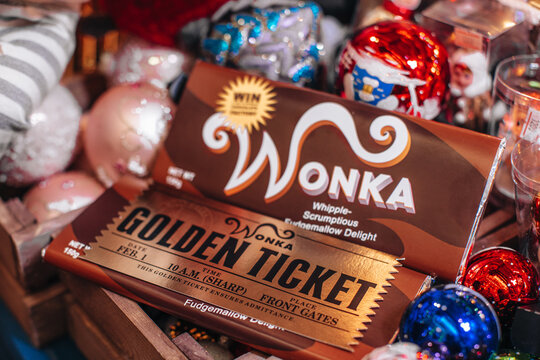 Willy Wonka's milk chocolate bar and golden ticket, unique creative New Year gifts and souvenirs