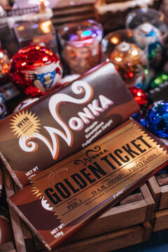Willy Wonka's milk chocolate bar and golden ticket, unique creative New Year gifts and souvenirs