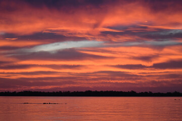 Naklejka premium sunset over the river