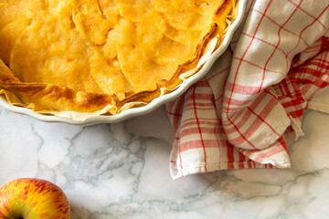Tarte aux pommes fait maison - compote de pomme et pommes du jardin - recette réconfortante