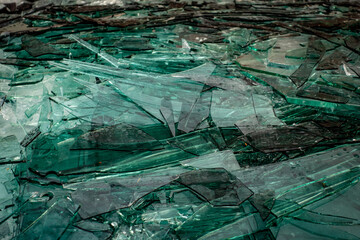 Bruchglas in einem Recycling Container