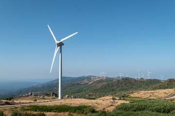 Em harmonia com a natureza, o parque eólico na Serra do Caramulo, um exemplo de sustentabilidade em Portugal