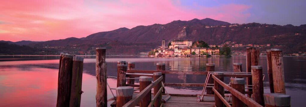 Anamorphic Lens, cinemascope, Fantastic pink sunrise on lake Orta