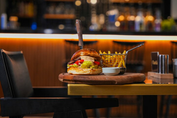 hamburger and friesz