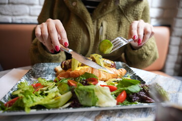 woman eating salad