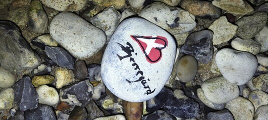 Stein mit D&auml;nischem Herz und Bjerregard