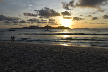 Coucher de soleil aux Seychelles La Digue