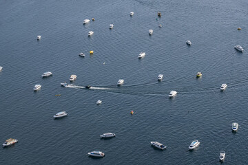 Botes en el Lago Titicaca, Bolivia.