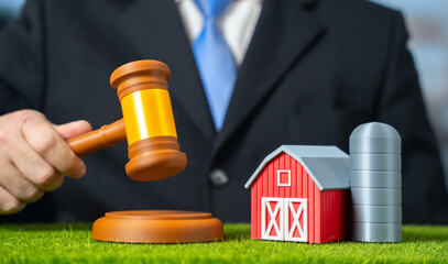 Farm and land auction. Agricultural business. New laws and taxes in agribusiness. Rural economy studies, land valuation and agricultural policy discussions.
