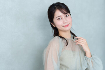 女性　ロングヘア　ヘアセット　ポートレート