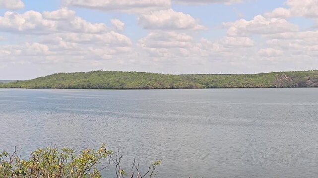 Rio S&atilde;o Francisco entre Alagoas e Sergipe no nordeste brasileiro. 