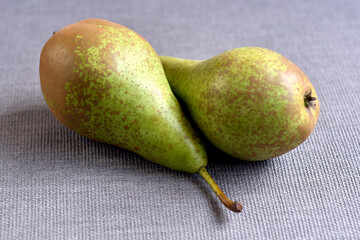 Due mature e gustose pere 