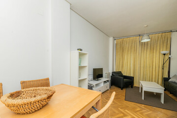 Living room with corner sofa in bouclé wool, nesting tables in green alpine marble, and rice paper lamp