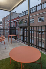 Obraz premium Family terrace with a children's play area, sandbox, and safe furniture for enjoying with children in an urban setting