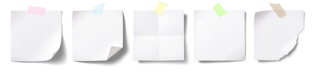 カラフルなテープで貼られた、質感のある正方形の白いカード