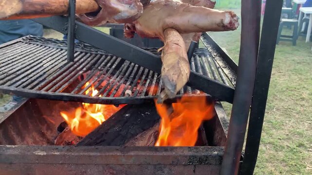 Traditional Venezuelan barbecue, called "carne en vara" (meat on a stick), is the most popular way to barbecue among the cowboys of the Venezuela plains, &ldquo;llanos venezolanos&rdquo;. It consists of skewering