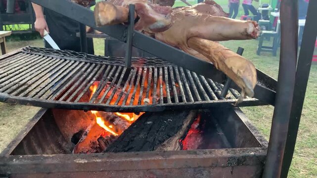 Traditional Venezuelan barbecue, called "carne en vara" (meat on a stick), is the most popular way to barbecue among the cowboys of the Venezuela plains, &ldquo;llanos venezolanos&rdquo;. It consists of skewering