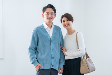 清潔感のある若いカップルのポートレート