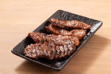 厚切り　豚タン　塩焼き