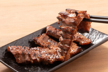 厚切り　豚タン　塩焼き