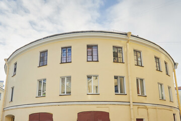 The facade of an old rectangular house with windows