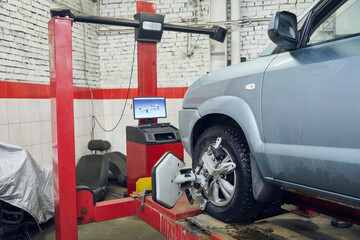 Car service: wheel alignment