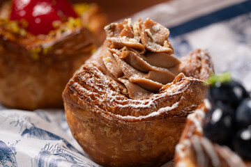 Flaky pastry topped with hazelnut cream and powder.