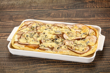 Roman pizza with pear and gorgonzola