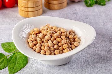 Raw dry chickpea in the bowl
