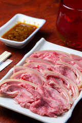 ヒージャーの刺身・山羊刺し