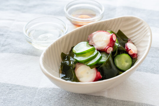 酢の物　きゅうりとタコとわかめ　日本のお酢の料理