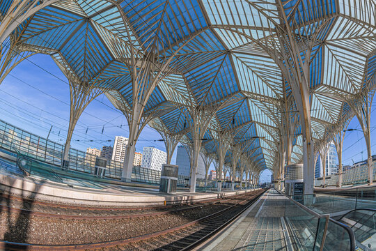 Lisbon Oriente Station, Lisbon, Portugal: Gare do Oriente or the Lisbon Oriente Station, one of the main Portuguese intermodal transport hubs. Designed by architect Santiago Calatrava