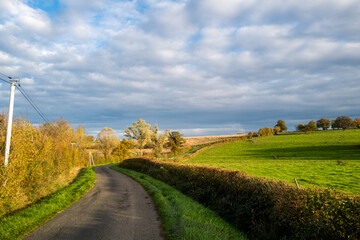 vue d'un paysage avec un ciel nuageux dans le centre de la France en Europe