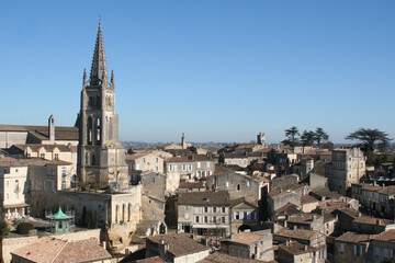 Naklejka premium panoramic view of saint-émilion village with the monolithic church bell tower in Bordeaux region in France