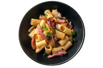 Mezzi rigatoni con guanciale e funghi, pasta italiana
