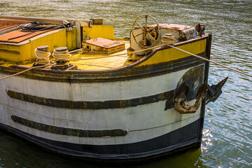 P&eacute;niche sur les quais du quartier de Confluence &agrave; Lyon en France