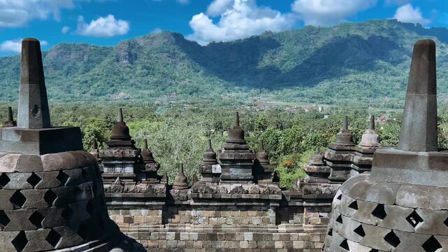Buddhist Stupa. Borobudur Buddhist Temple is a temple complex of the Mahayana Buddhist tradition in Indonesia. It is located in the central part of the island of Java, near Yogyakarta. UNESCO. 4К
