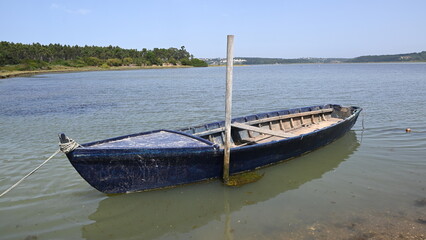 Obraz premium boat on the river