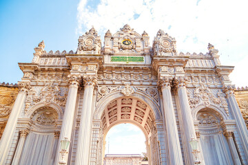 Obraz premium The gate of the former Ottoman Dolmabahçe Palace.