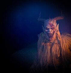 Lachender Krampus mit dem roten Auge