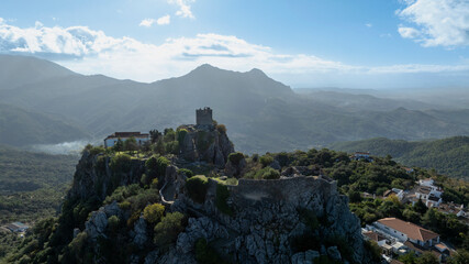 Vista aérea del municipio de Gaucín y su castillo en la provincia de Málaga, Andalucía	