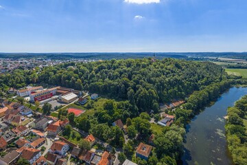 Fototapeta premium Das Naabtal rund um die Stadt Burglengenfeld in der Oberpfalz aus der Vogelperspektive