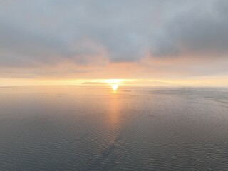 滋賀県 高島市の早朝の湖の風景