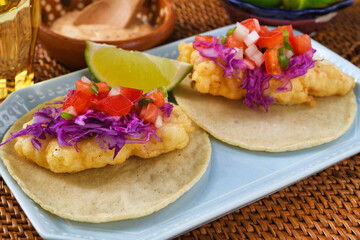 タコス・デ・ぺスカード・エスティーロ・エンセナーダ （エンセナダ）　Tacos de pescado estilo ensenada (Ensenada Style Fish Tacos, Baja Fish Tacos, Ensenada fish tacos)
