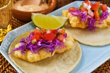 タコス・デ・ぺスカード・エスティーロ・エンセナーダ （エンセナダ）　Tacos de pescado estilo ensenada (Ensenada Style Fish Tacos, Baja Fish Tacos, Ensenada fish tacos)
