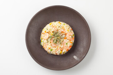 새우볶음밥은 새우껍질을 벗긴 새우와 잘게 썬 채소를 밥과 함께 볶은 음식
Shrimp fried rice is a dish made by stir-frying peeled shrimp and finely chopped vegetables with rice.


