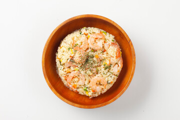 새우볶음밥은 새우껍질을 벗긴 새우와 잘게 썬 채소를 밥과 함께 볶은 음식
Shrimp fried rice is a dish made by stir-frying peeled shrimp and finely chopped vegetables with rice.


