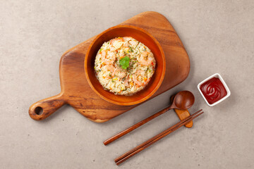 새우볶음밥은 새우껍질을 벗긴 새우와 잘게 썬 채소를 밥과 함께 볶은...