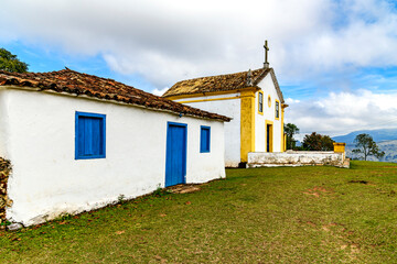 Small, old colonial-style chapel with an attached house in Minas Gerais.