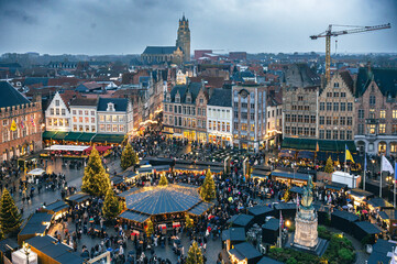 Fototapeta premium Christmas market decorated and illuminated in Bruges, Belgium. 